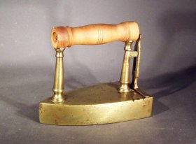 buegeleisen-19-jh-messing-mit-holzgriff.1