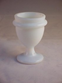 eierbecher-um-1850-milchglas.1