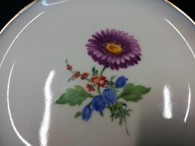 2x-meissen-teller-kobaltblau-mit-gold-und-blumenmalerei.2