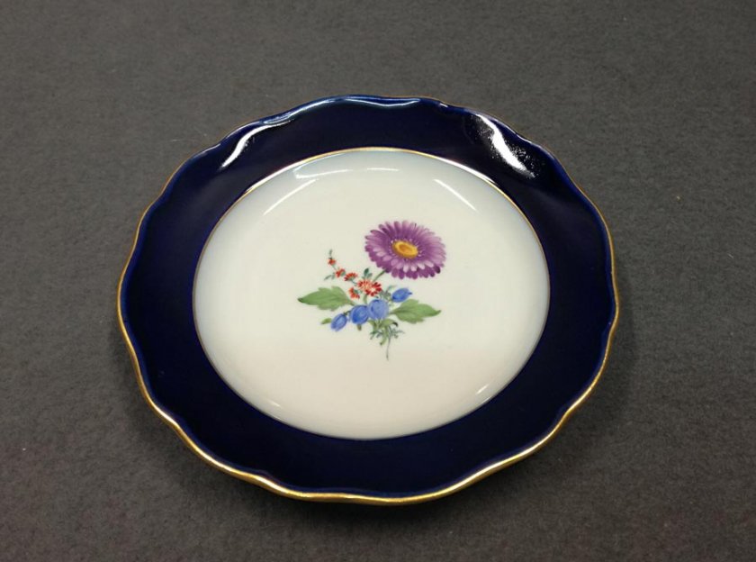 2x-meissen-teller-kobaltblau-mit-gold-und-blumenmalerei