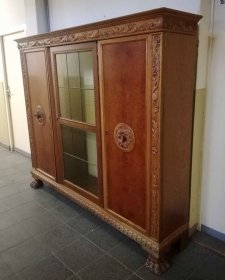 buecherschrank-mit-loewenfuessen-ca-1910.6