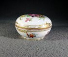 dresden-porzellan-dose-schmuckdoeschen-blumenbukett-und-gold.2