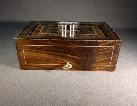 geldkasette-um-1900-eisen-stahl-mit-aufgemalter-holzmaserung.1
