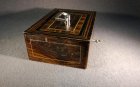 geldkasette-um-1900-eisen-stahl-mit-aufgemalter-holzmaserung.3