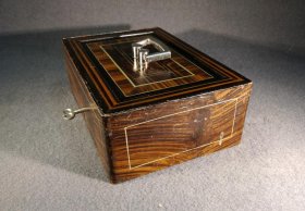 geldkasette-um-1900-eisen-stahl-mit-aufgemalter-holzmaserung.4