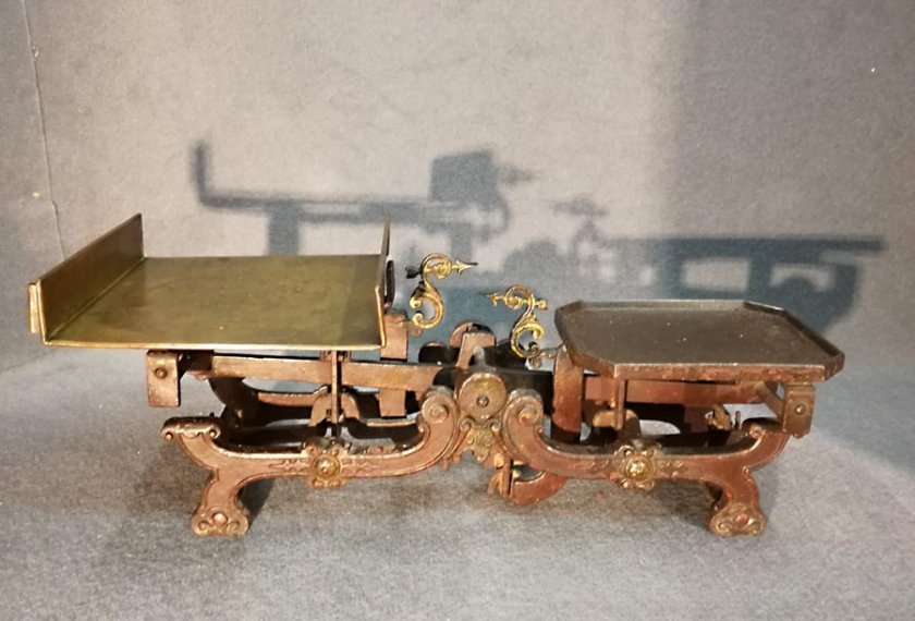 kuechenwaage-gusseisen-und-messing-ca-1880-gruenderzeit