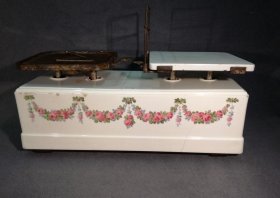 kuechenwaage-rosendekor-keramik.1