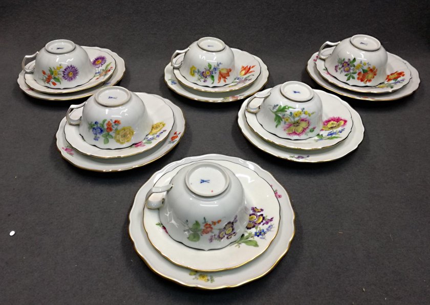 meissen-6x-teegedecke-je-3teilig-reiche-blumenmalerei-gold