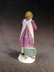 meissen-paul-helmig-maedchen-mit-bonbontuete-jugendst-1-w-knaufzeit.3