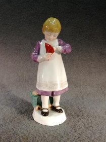 meissen-paul-helmig-maedchen-mit-bonbontuete-jugendst-1-w-knaufzeit