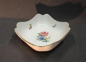 meissen-schale-ozier-relief-reiche-blumenmalerei-gold.3