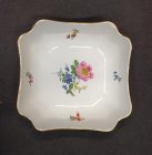 meissen-schale-ozier-relief-reiche-blumenmalerei-gold.7