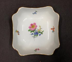 meissen-schale-ozier-relief-reiche-blumenmalerei-gold.8
