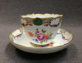 meissen-tasse-blumen-gierlanden-goldborduere-kupfergruen-1-wahl-um-1860