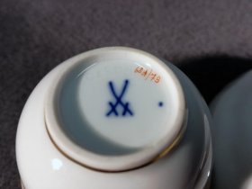 meissen-tasse-gelber-drache-goldgeschuppt-1-wahl-mokkatasse-mit-gold.10