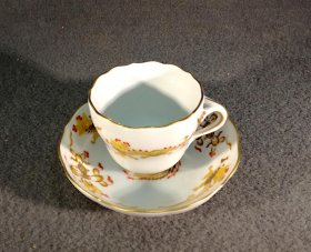 meissen-tasse-gelber-drache-goldgeschuppt-1-wahl-mokkatasse-mit-gold.1
