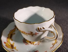 meissen-tasse-gelber-drache-goldgeschuppt-1-wahl-mokkatasse-mit-gold.8