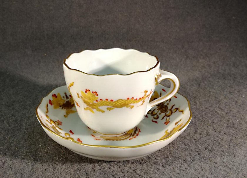 meissen-tasse-gelber-drache-goldgeschuppt-1-wahl-mokkatasse-mit-gold