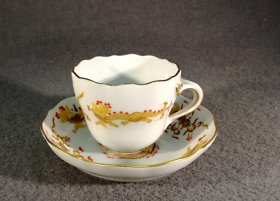 meissen-tasse-gelber-drache-goldgeschuppt-1-wahl-mokkatasse-mit-gold