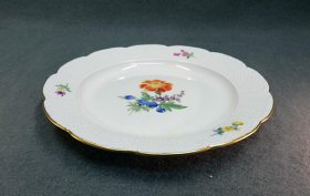 meissen-teller-ozier-relief-blumenmalerei-u-gold-d-22-2-cm.3