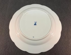 meissen-teller-ozier-relief-blumenmalerei-u-gold-d-22-cm.4