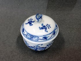 meissen-zwiebelmuster-kleine-zuckerdose-h-8-cm-1-wahl.2