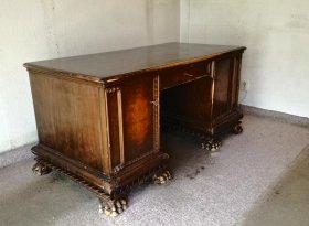 repraesentativer-schreibtisch-mit-loewentatzen-um-1910.3