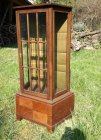res-kleine-vitrine-um-1910.4