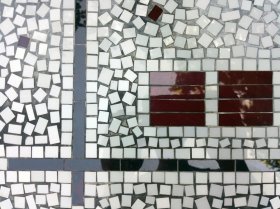 tisch-70er-jahre-mosaikfliesen.3