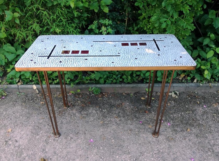 tisch-70er-jahre-mosaikfliesen