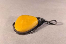 bernstein-anhaenger-butterscoth-in-925er-silberfassung.3