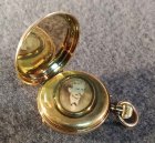 goldene-taschenuhr-mit-medaillon-56-zlotniki-3-6-cmcm.4