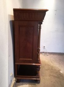 gruenderzeit-vertiko-mit-saeulen-kleiner-schrank-um-1880-nussbaum.4