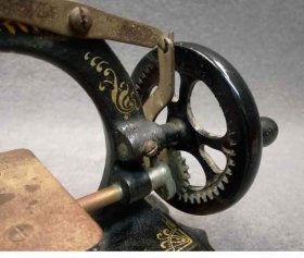 kindernaehmaschine-um-1900-jugendstil-massiv-eisen-guss-mit-ornament.6