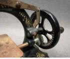 kindernaehmaschine-um-1900-jugendstil-massiv-eisen-guss-mit-ornament.6