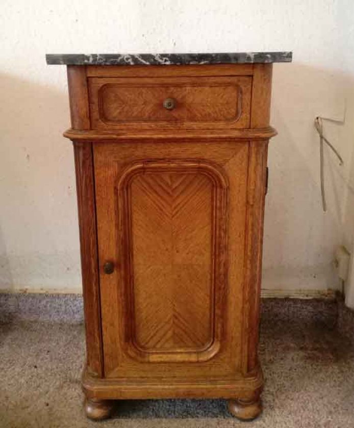 kleines-schraenckchen-nachtschrank-um-1900