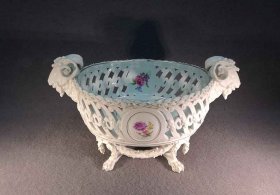 meissen-tafelausatz-mit-widderkoepfen-m-19-jh.1