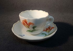 meissen-tasse-mit-blumenmalerei-mokkatasse