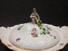 terrine-mit-deckel-figur-blumenmalerei-neubrandenstein-relief-ungemarkt.11