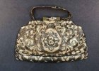 art-deco-handtasche-schwarz-beige-und-gold-gepraegt.1
