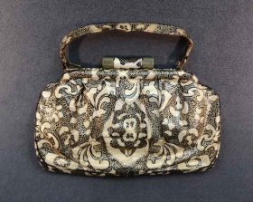 art-deco-handtasche-schwarz-beige-und-gold-gepraegt