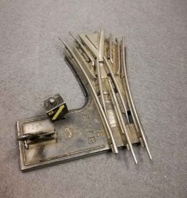 maerklin-y-weiche-3-gleis-spur-0-bez-08-kwr