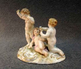 meissen-figurengruppe-um-1860-80-3-putto-mit-blumen-1-wahl.1