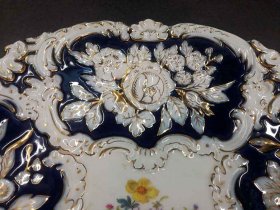 meissen-grosse-prunkschale-kobaltblau-m-gold-und-blumenmalerei-d-31-5-cm.5