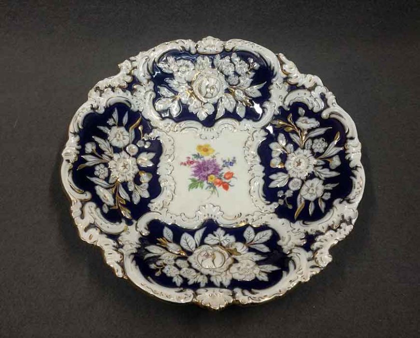 meissen-grosse-prunkschale-kobaltblau-m-gold-und-blumenmalerei-d-31-5-cm