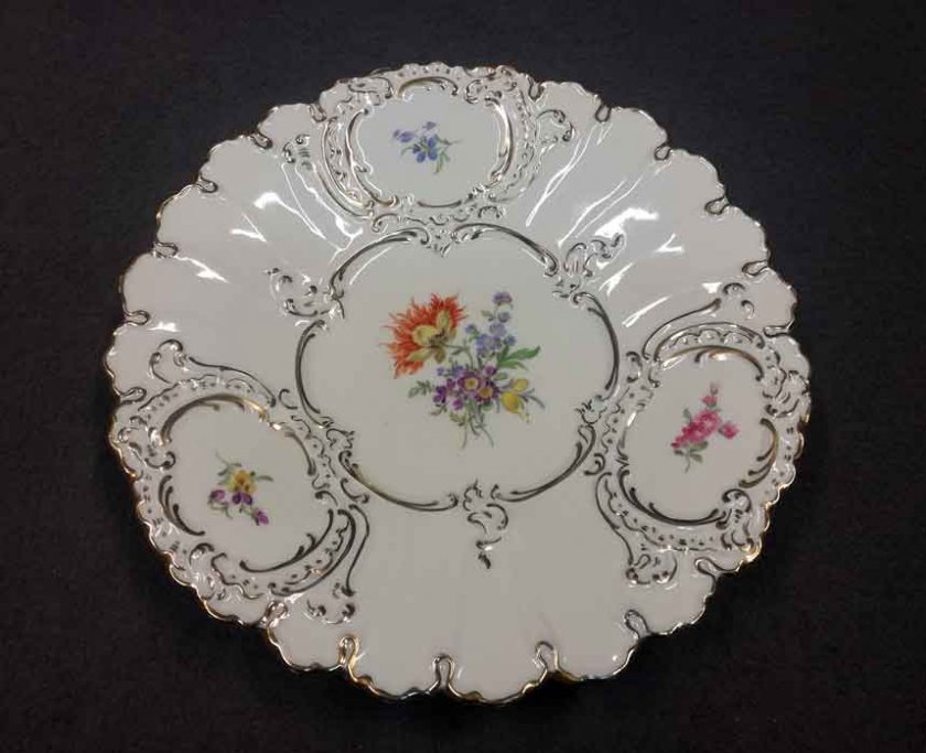 meissen-prunkschale-blumenmalerei-und-gold-goldrelief
