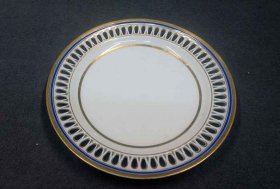 meissen-um-1820-40-teller-mit-durchbruchrand-blau-gold-1-wahl.2