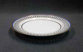 meissen-um-1820-40-teller-mit-durchbruchrand-blau-gold-1-wahl.3