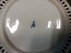 meissen-um-1820-40-teller-mit-durchbruchrand-blau-gold-1-wahl.7