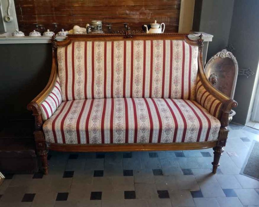 sofa-gruenderzeit-um-1880-nussbaum